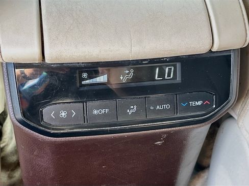 Used 2020 Toyota Highlander XLE FWD image 26