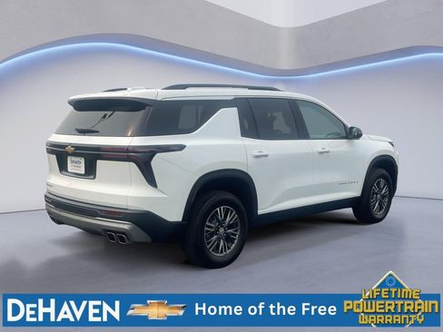 Used 2025 Chevrolet Traverse LT FWD image 6