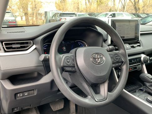 Used 2025 Toyota RAV4 LE image 33