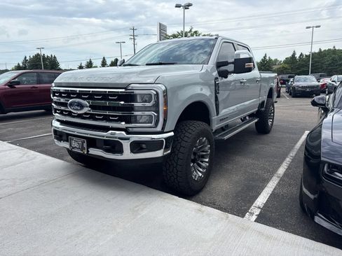Used 2025 Ford F350 Lariat w/ Chrome Package AWD/4WD image 4