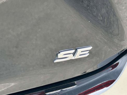 Used 2025 Toyota Camry SE FWD image 11