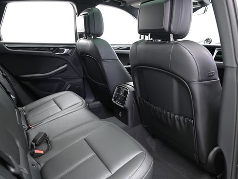 Used 2025 Porsche Macan image 21