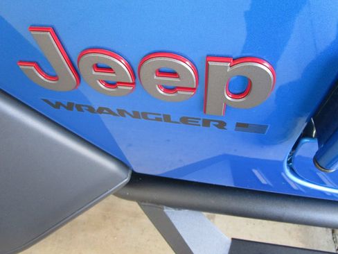 Used 2024 Jeep Wrangler Unlimited Rubicon w/ Technology Group AWD/4WD image 12