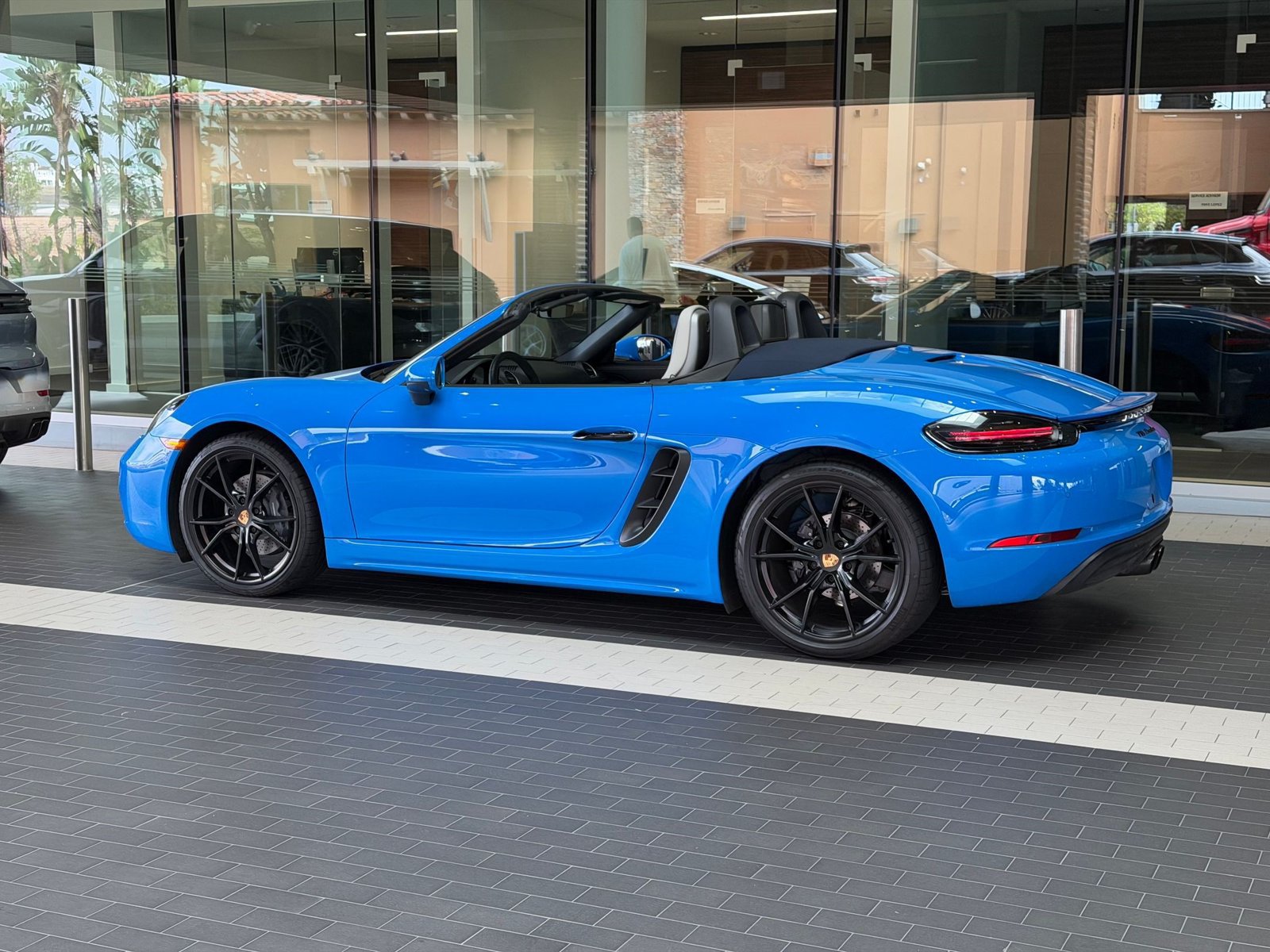 Certified 2024 Porsche 718 Boxster RWD image 3
