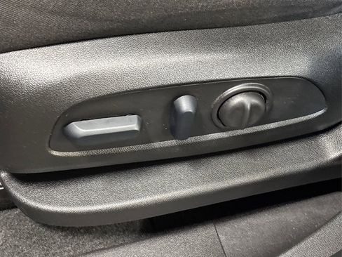 Used 2024 GMC Terrain SLE w/ Driver Convenience Package image 33