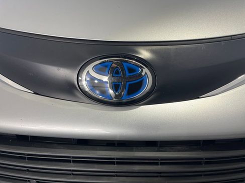 Used 2024 Toyota Sienna XLE image 34
