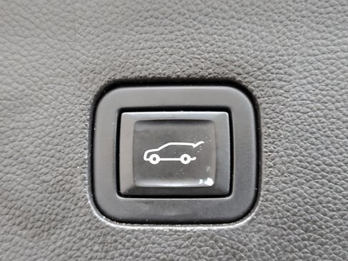 Used 2020 Buick Enclave Essence image 32