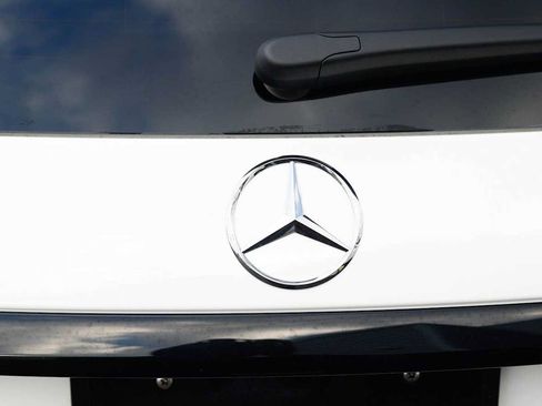 Used 2026 Mercedes-Benz GLC 300 4MATIC image 11