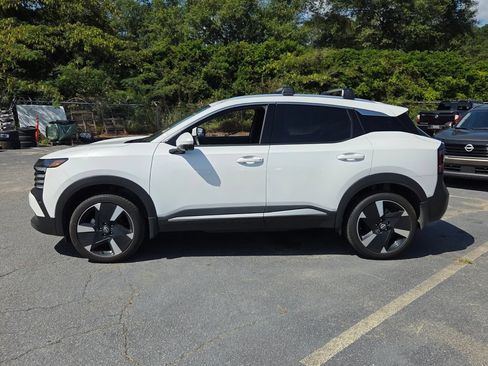 Used 2025 Nissan Kicks SR FWD image 2