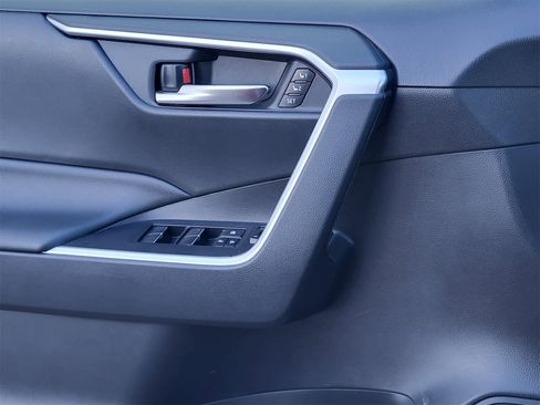 Used 2020 Toyota RAV4 XLE Premium image 20