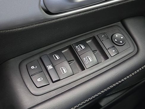 Used 2024 Chrysler Pacifica Touring image 29