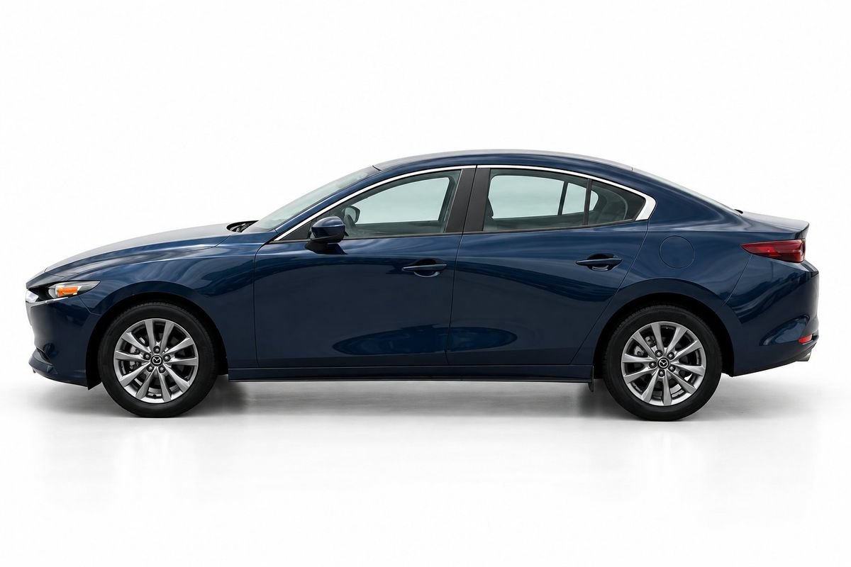 Used 2020 MAZDA MAZDA3 Sedan FWD image 2