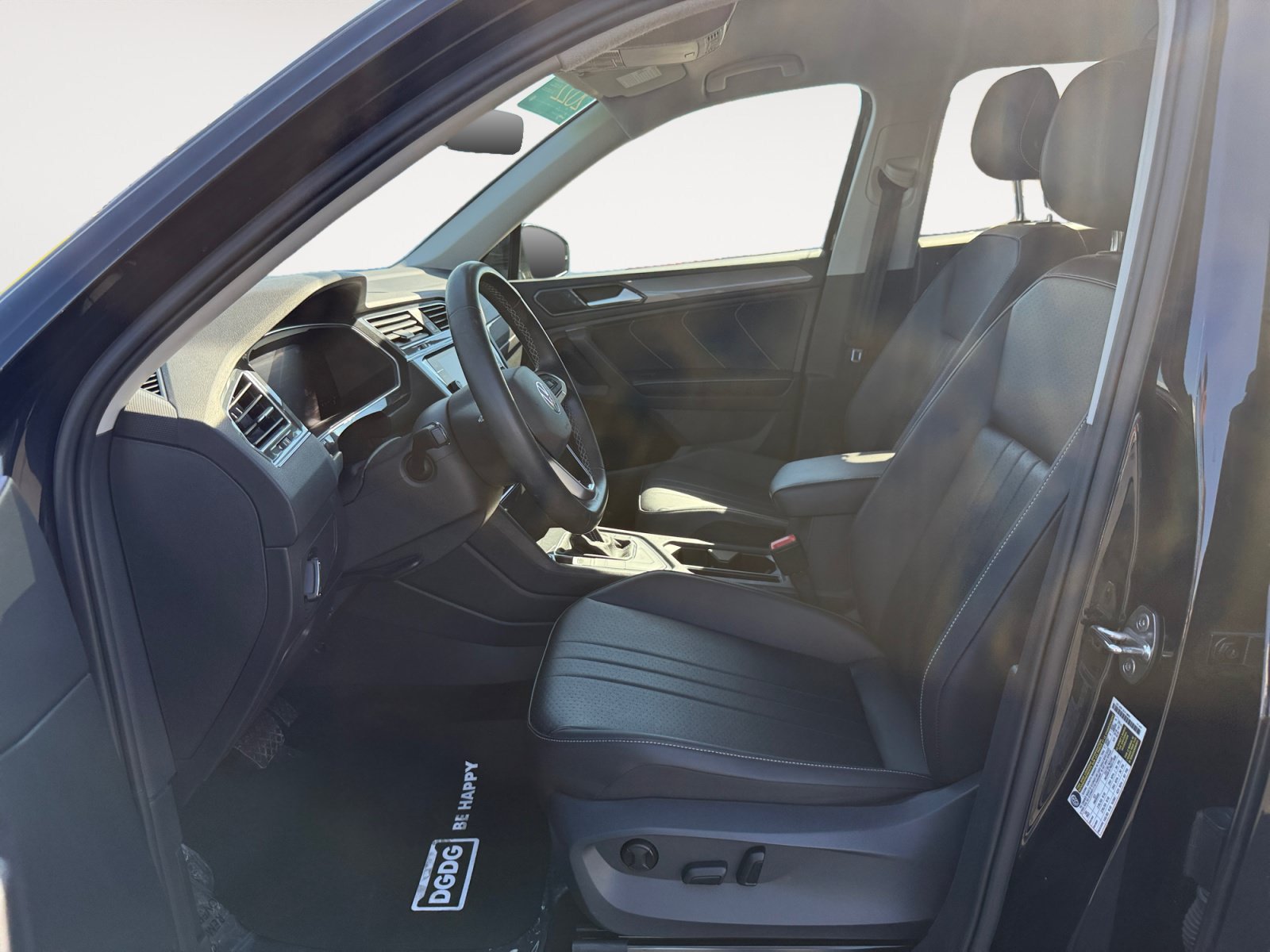 Certified 2022 Volkswagen Tiguan SE FWD image 10