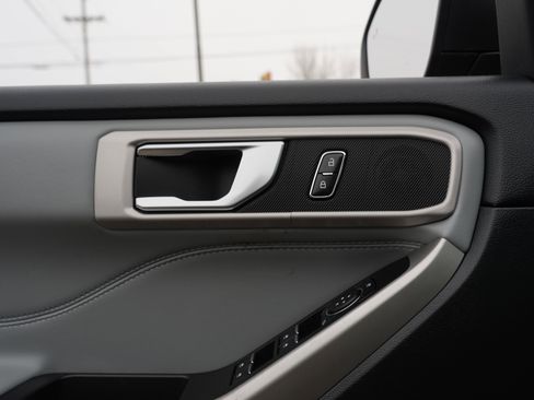 Used 2021 Ford Explorer XLT w/ Equipment Group 202A image 22