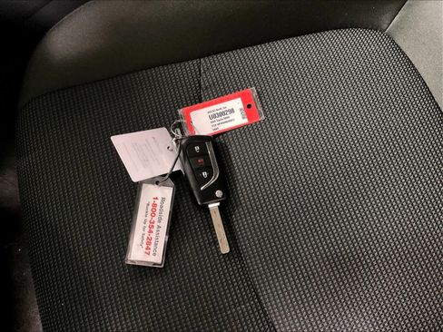 Certified 2025 Toyota RAV4 LE image 30