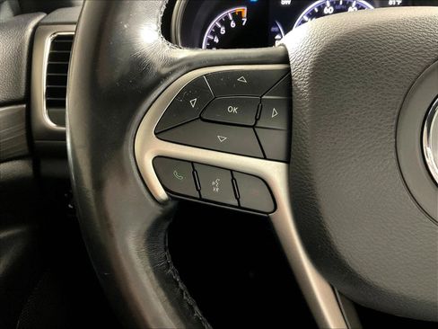 Used 2019 Jeep Grand Cherokee Altitude AWD/4WD image 12