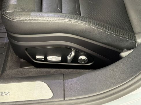 Certified 2019 Porsche Panamera image 15