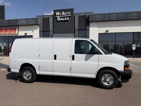 Used 2020 Chevrolet Express 2500 RWD image 3