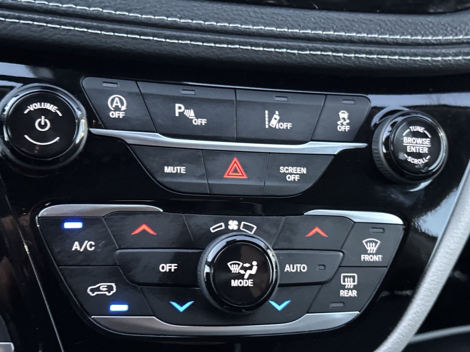 Used 2024 Chrysler Pacifica Limited FWD image 22