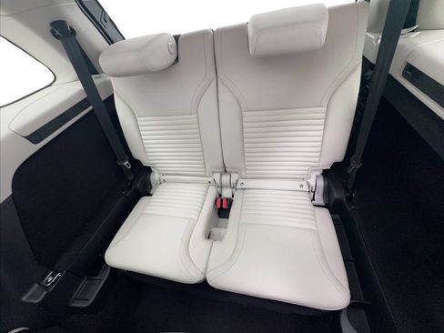 Used 2025 Land Rover Discovery S AWD/4WD image 21