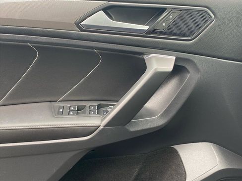 Certified 2023 Volkswagen Tiguan SE w/ Panoramic Sunroof Package image 15