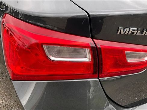 Used 2017 Chevrolet Malibu LT FWD image 29