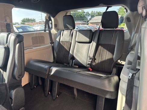 Used 2020 Dodge Grand Caravan SXT FWD image 11
