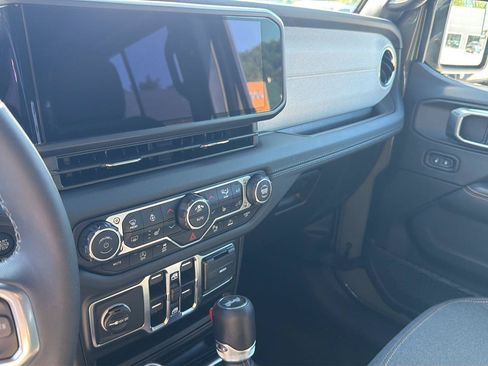 Used 2026 Jeep Wrangler Unlimited Sahara w/ Safety Group AWD/4WD image 15