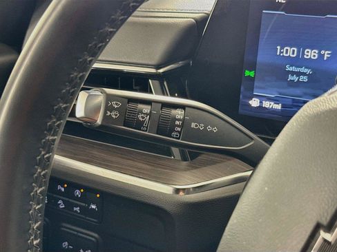 Used 2025 Chevrolet Suburban Z71 AWD/4WD image 10
