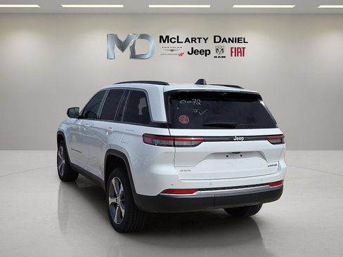 Used 2026 Jeep Grand Cherokee Limited w/ Luxury Tech Group II AWD/4WD image 4