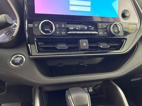 Used 2023 Toyota Highlander XLE AWD/4WD image 31