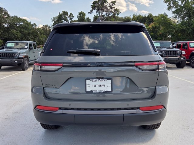 New 2027 Jeep Grand Cherokee Altitude RWD image 7