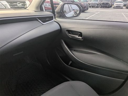 Used 2021 Toyota Corolla LE image 14