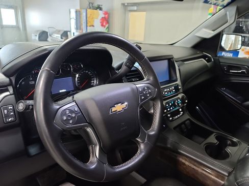 Used 2016 Chevrolet Suburban LT image 6
