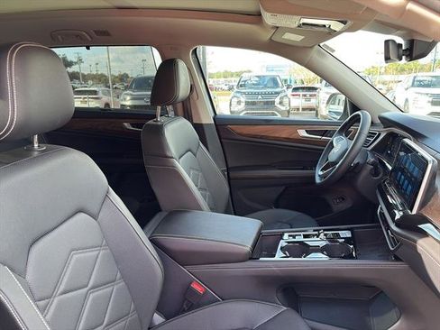 Certified 2025 Volkswagen Atlas SE w/ Panoramic Sunroof Package image 9