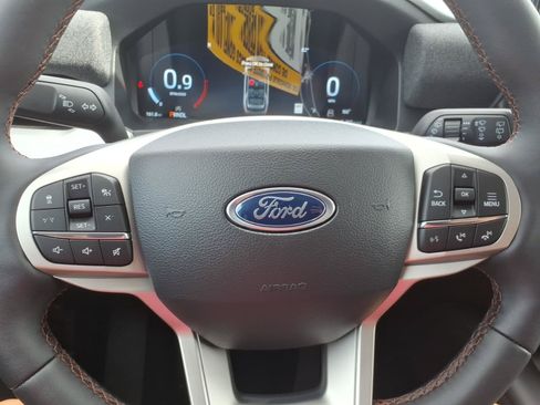 Used 2026 Ford Explorer Active RWD image 18