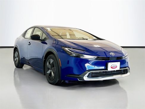 New 2026 Toyota Prius SE image 3