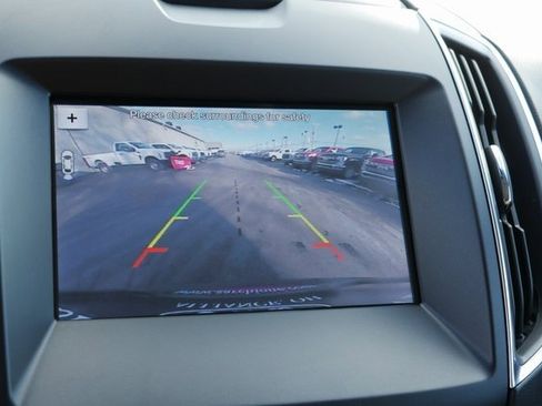 Used 2019 Ford Edge Titanium w/ Equipment Group 301A image 5