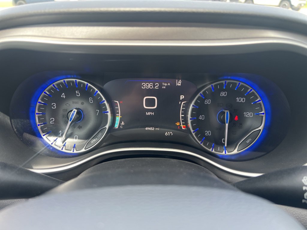 Used 2022 Chrysler Pacifica Touring-L FWD image 25