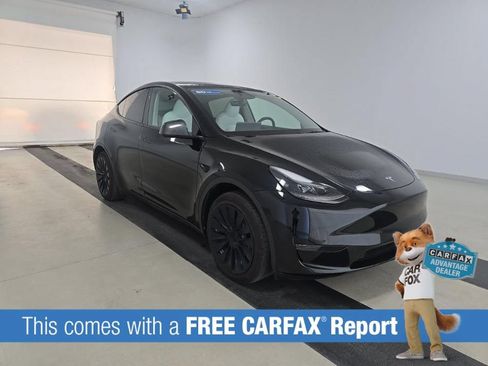 Used 2024 Tesla Model Y 2WD image 3