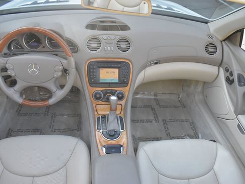 Used 2004 Mercedes-Benz SL 500 w/ Comfort Pkg image 24