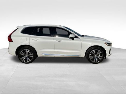 Used 2023 Volvo XC60 B5 Ultimate w/ Climate Package image 9