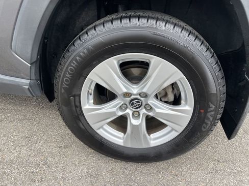 Used 2019 Toyota RAV4 XLE AWD/4WD image 10