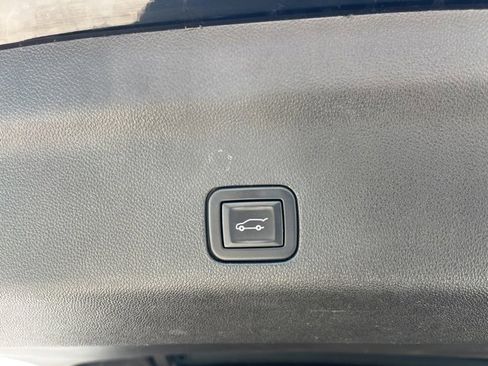 Used 2021 Chevrolet Tahoe Z71 w/ Z71 Signature Package image 8