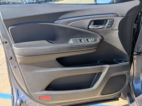 Certified 2023 Honda Ridgeline RTL image 13