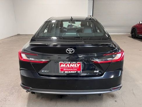 Used 2025 Toyota Camry SE image 4