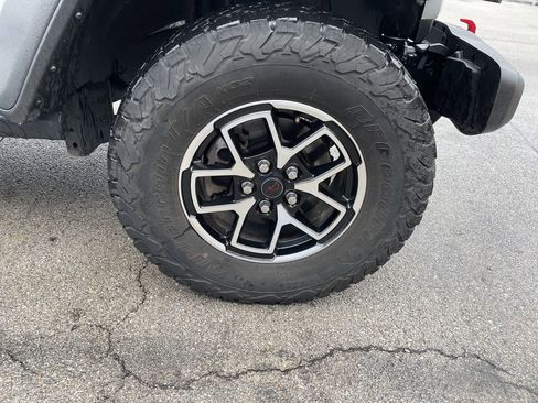 Used 2024 Jeep Wrangler Unlimited Rubicon AWD/4WD image 11