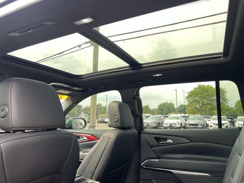 Used 2025 Chevrolet Traverse Z71 AWD/4WD image 13