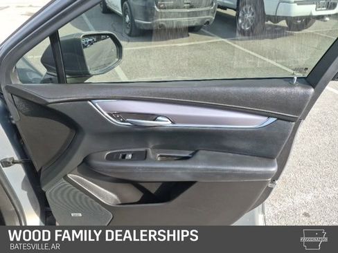 Used 2017 Cadillac XT5 Luxury image 31