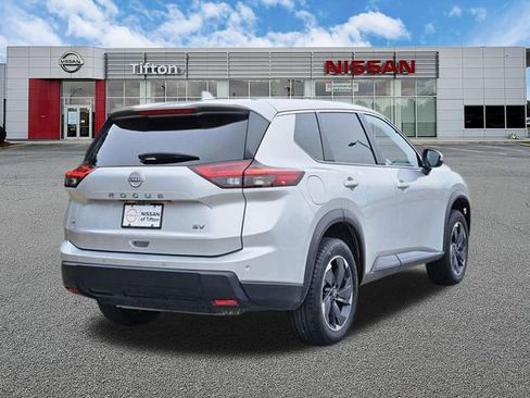 Certified 2024 Nissan Rogue SV FWD image 4
